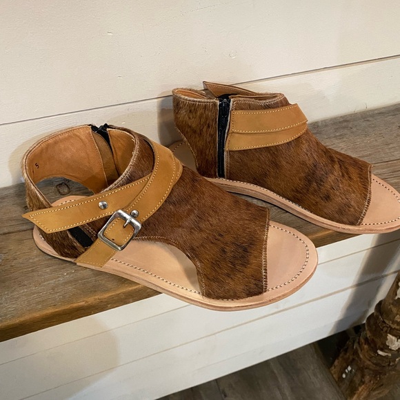 Agave Sky | Amber Brown + Black Brindle Cowhide Sandal | NWT - Picture 3 of 7